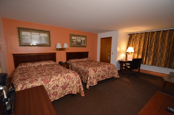 Room with Two Queen Beds Photo 3